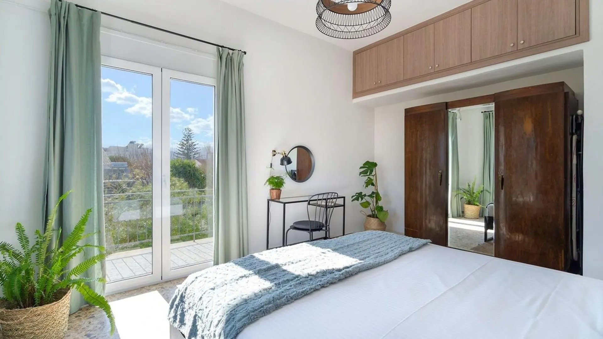 Sea City And Mountain View Apartment Chania